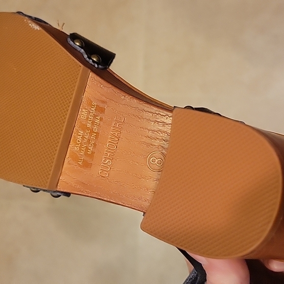 NEW! CUSHIONAIRE Slate Black Faux Leather Strappy Heeled Sandals 8. - Picture 5 of 10